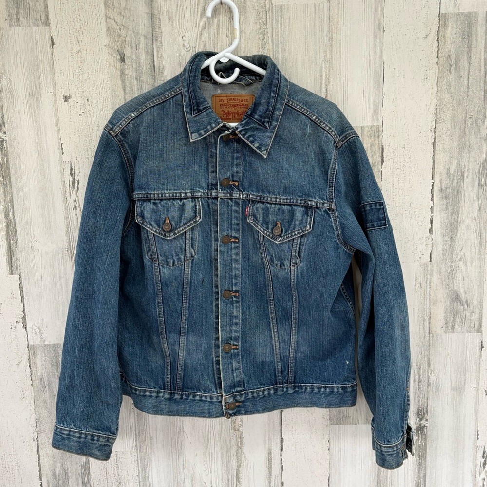 Levi’s Men’s Size Large Re-Issue 60’s 70’sBlue Denim Button Down Trucker Jacket